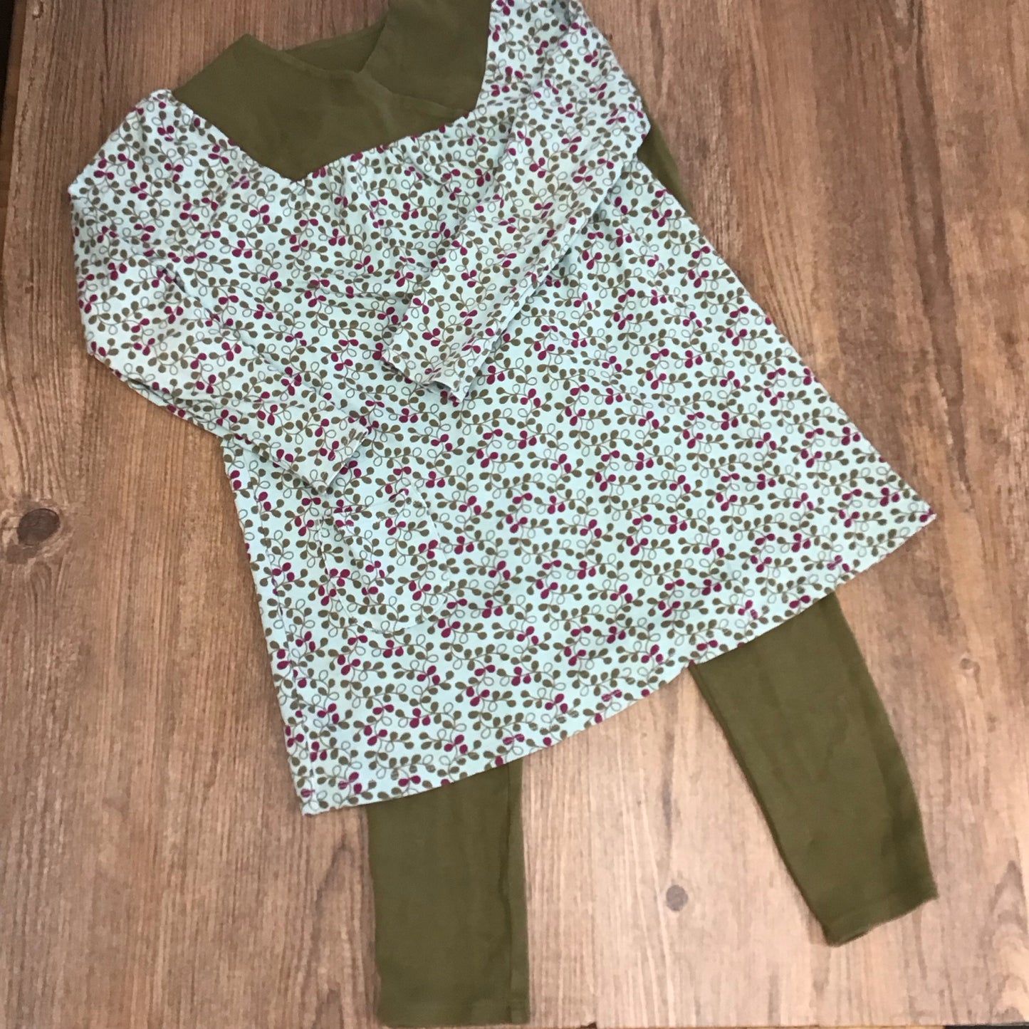 Tea Kids Size 8 Two Piece Outfit