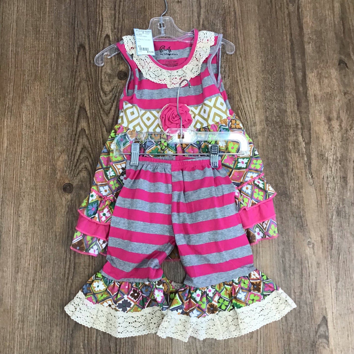 Ruffles Kids Size 2/3 Two Piece Outfit